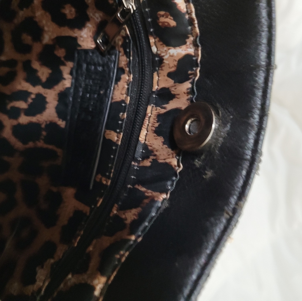 Essentials sequence shoulder bag - Picture 2 of 2